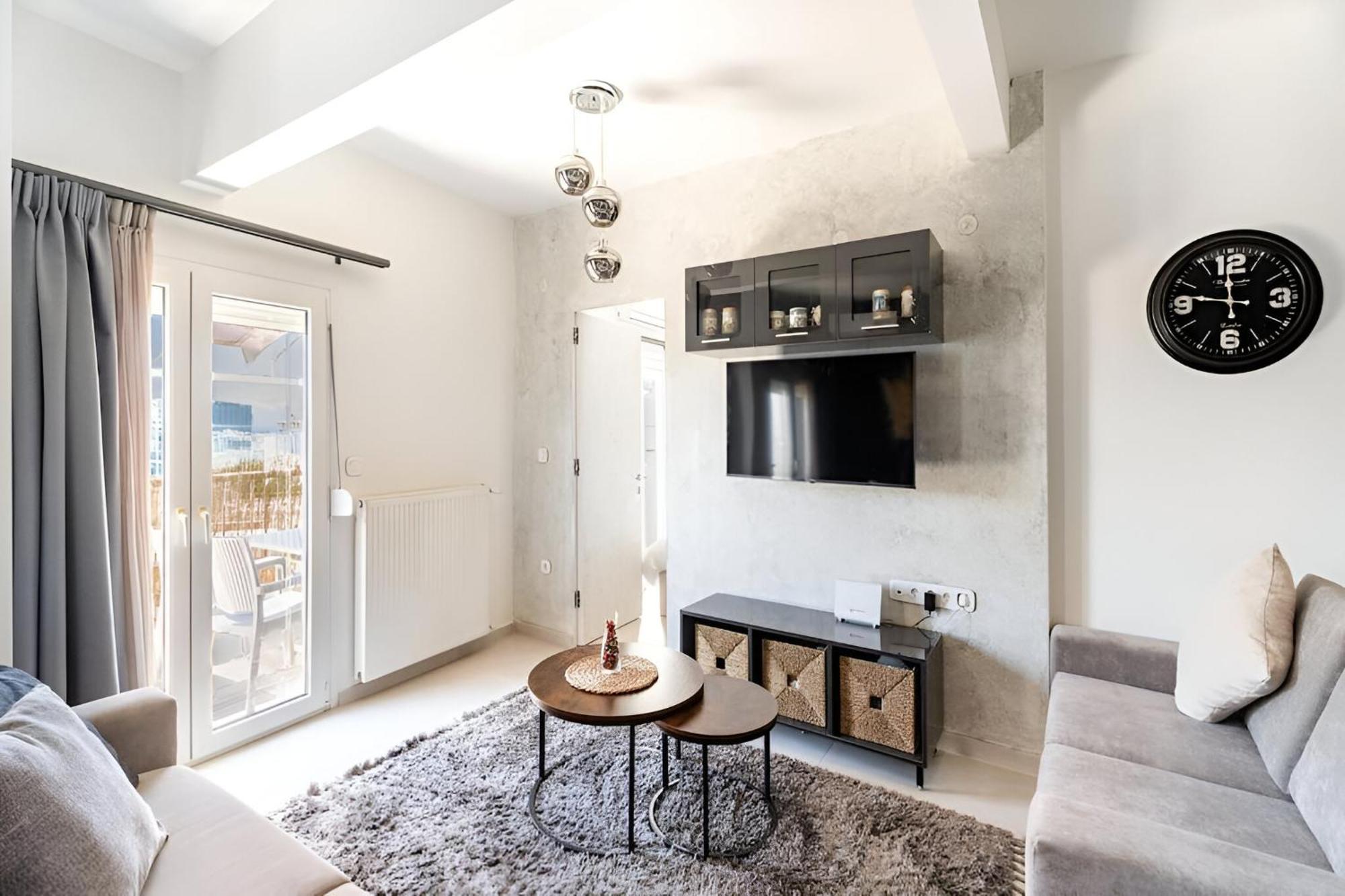 Elegant, Modern & Spacious Apartment In Thessaloniki With Balcony Exterior foto